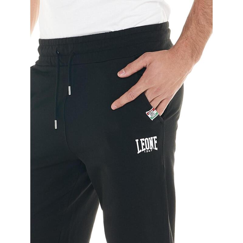 Pantalón básico hombre logo pequeño