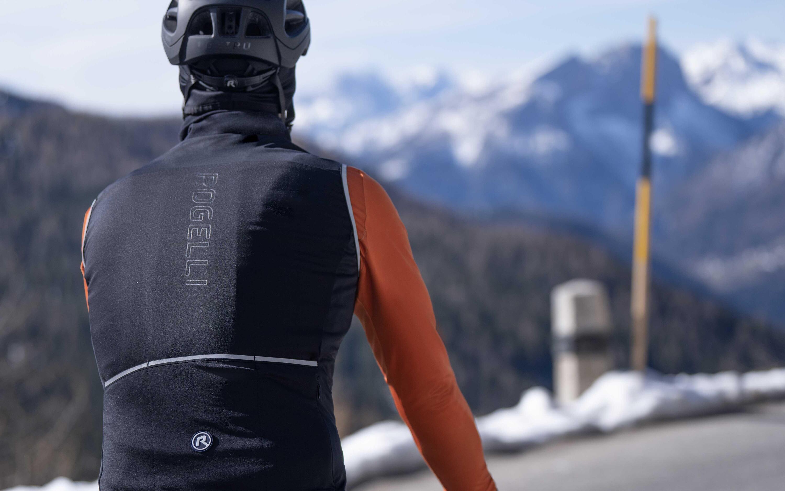 Softshellová cyklistická vesta Rogelli ESSENTIAL s prodyšnými zády 5/7