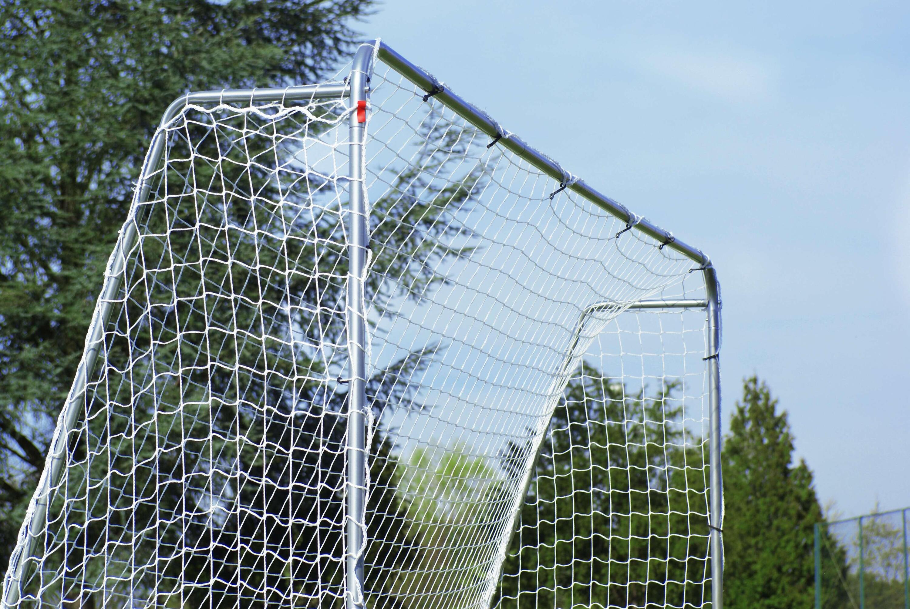 Porta in acciaio 3x2m con pallone e parete di tiro all'italiana 7/9