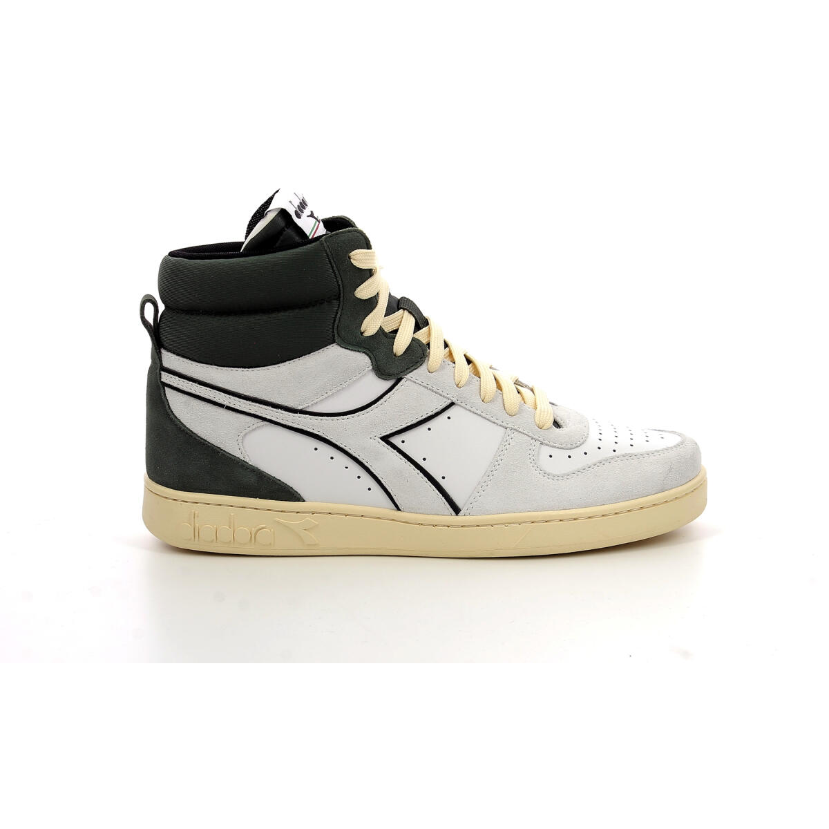 DIADORA picture