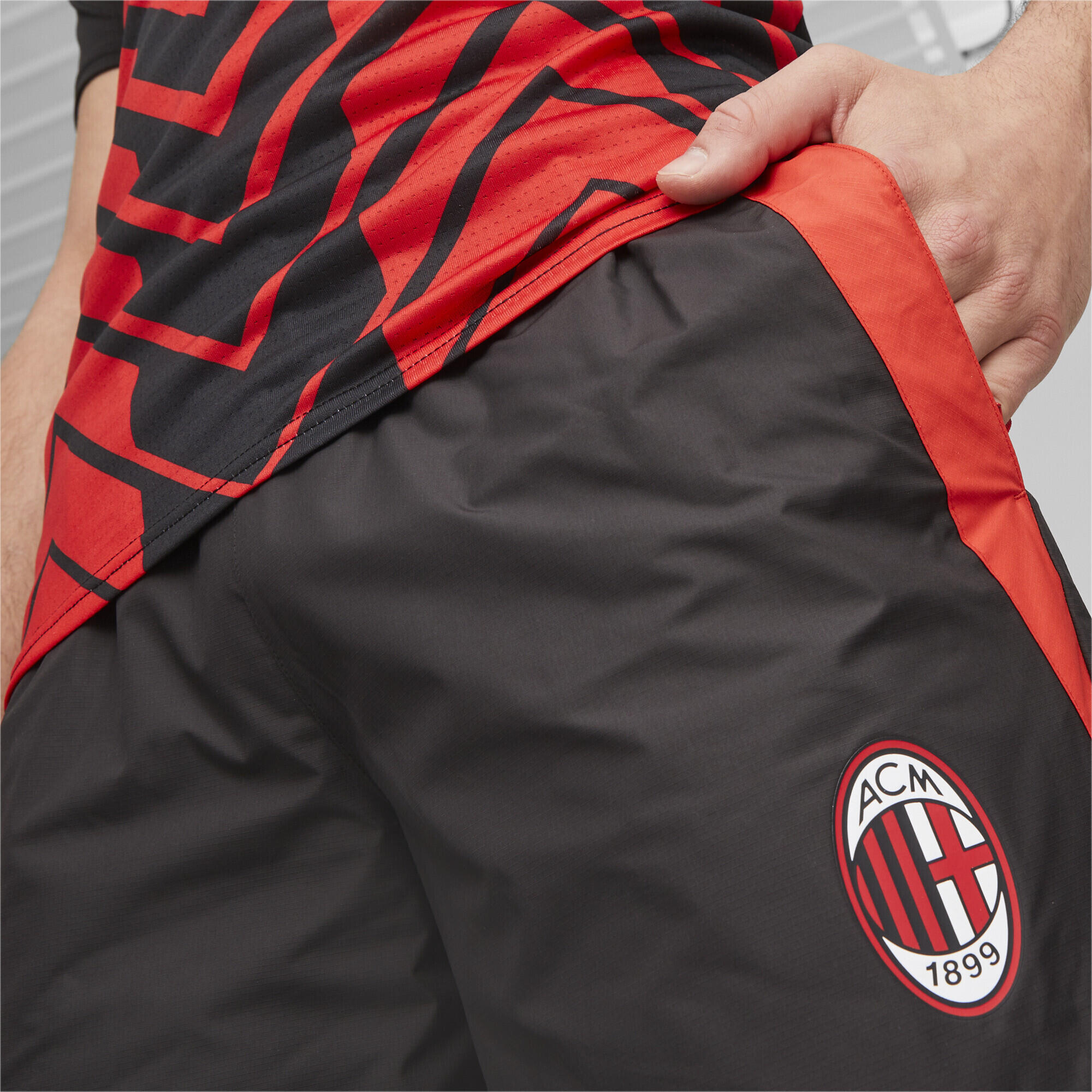Pantaloni da calcio intessuti A.C. Milan pre-partita PUMA Black For All Time Red 5/6