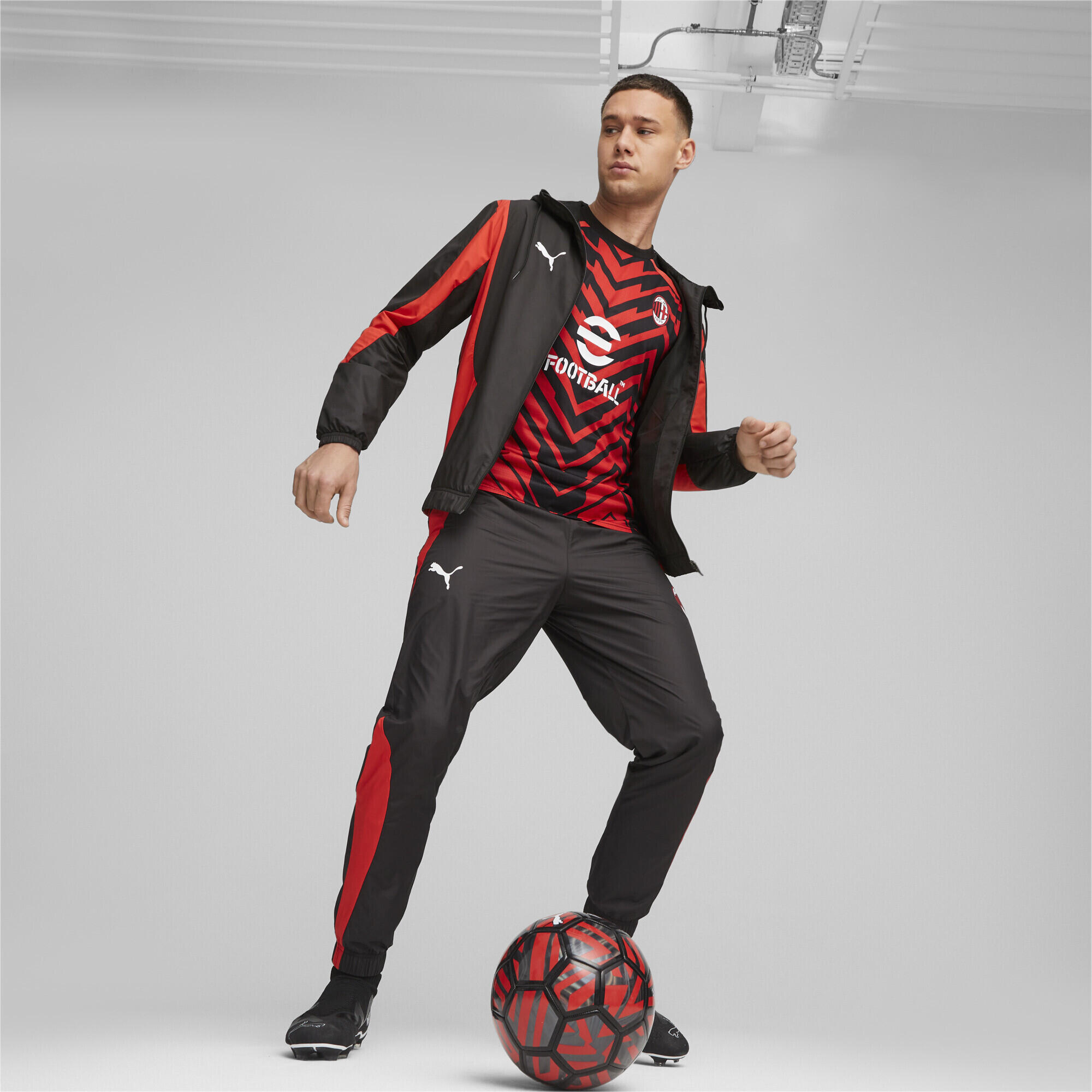Giacca da calcio pre-gara A.C. Milan da uomo PUMA Black For All Time Red 3/6