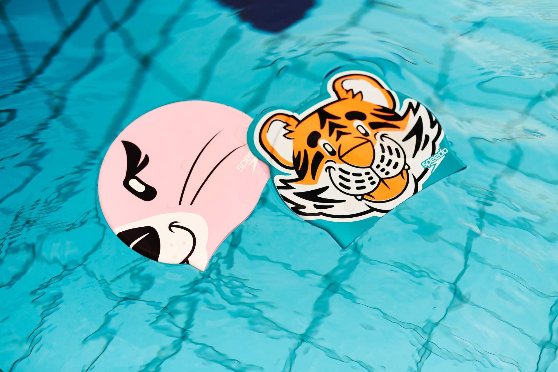 Boné Speedo com estampa de personagem 4/5