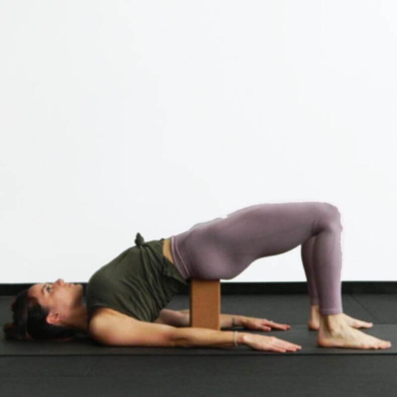 Bloc de yoga en liège aggloméré XL  9,5x15x23 cm bords arrondis Mandala Om gravé