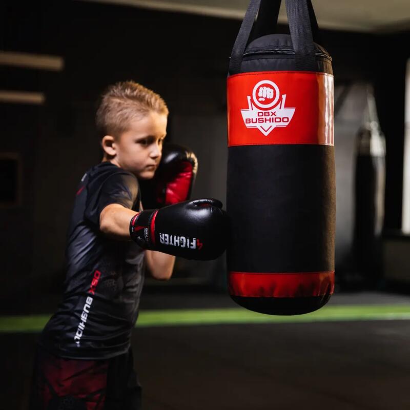 Boxovací pytel DBX BUSHIDO Kids 60cm/22cm 7kg pro děti, červený