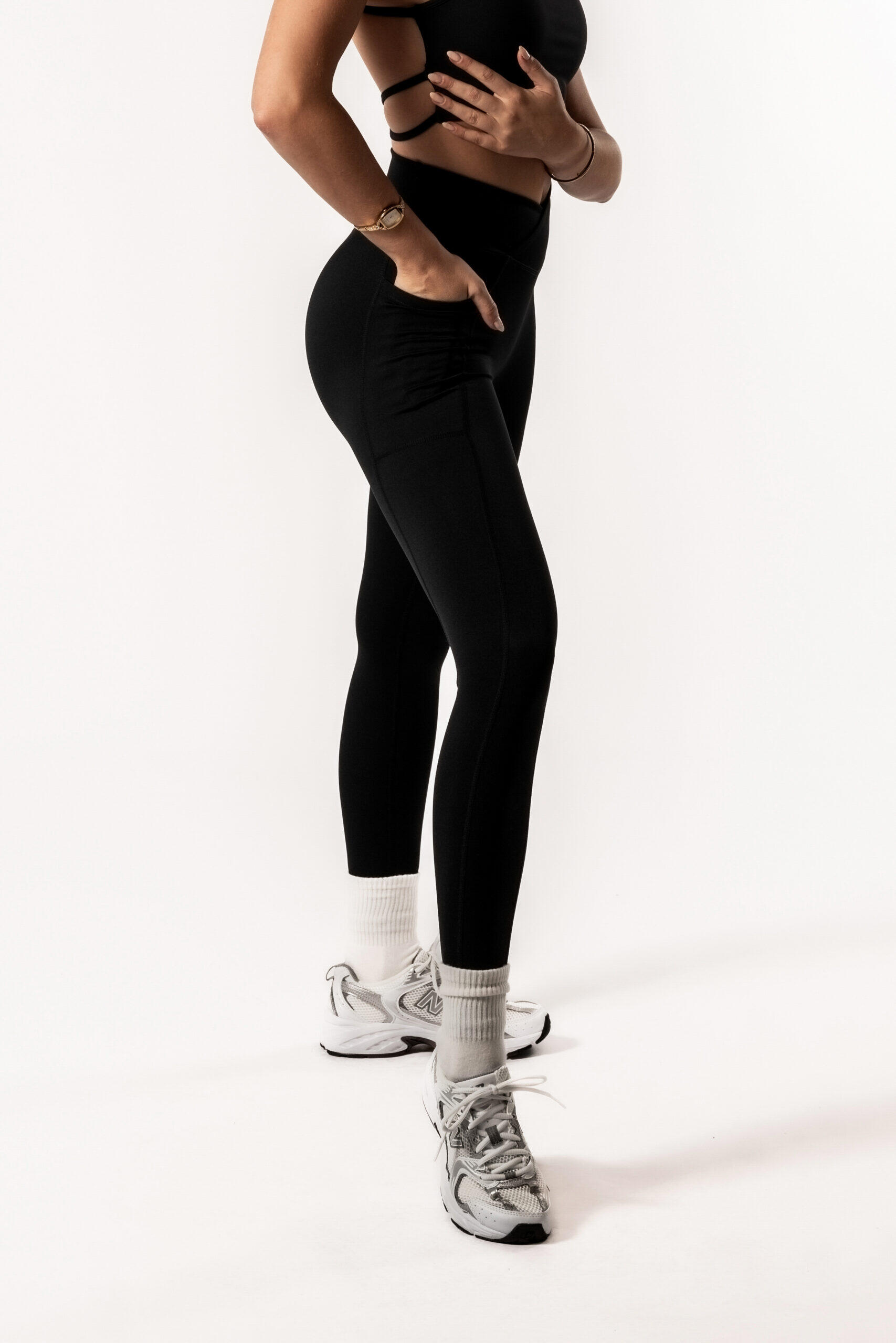 Damen Leggings mit gekreuztem Bund und Taschen für Fitness schwarz 2/5