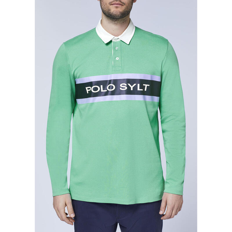 Poloshirt im Label-Design