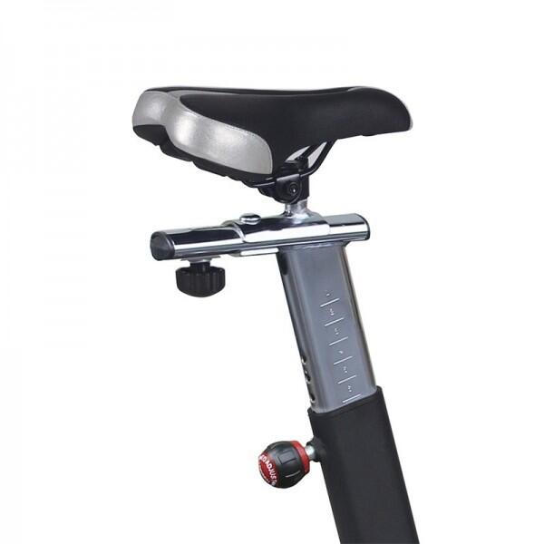 Bicicleta TOORX SRX 65 EVO: volante de 22 kg, consola LCD e correia poly V