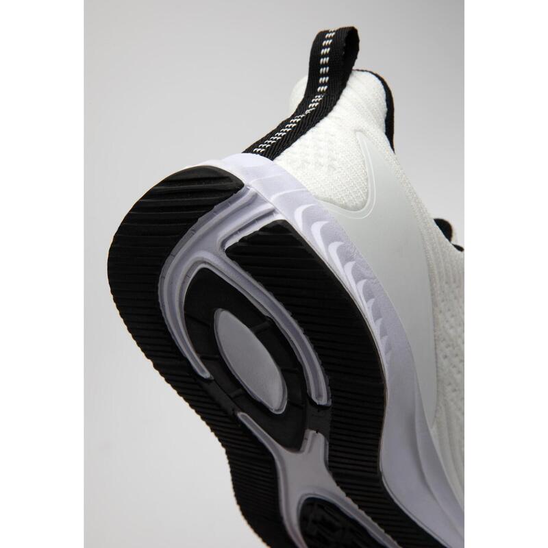 Milton Training Shoes - White/Black - EU 46