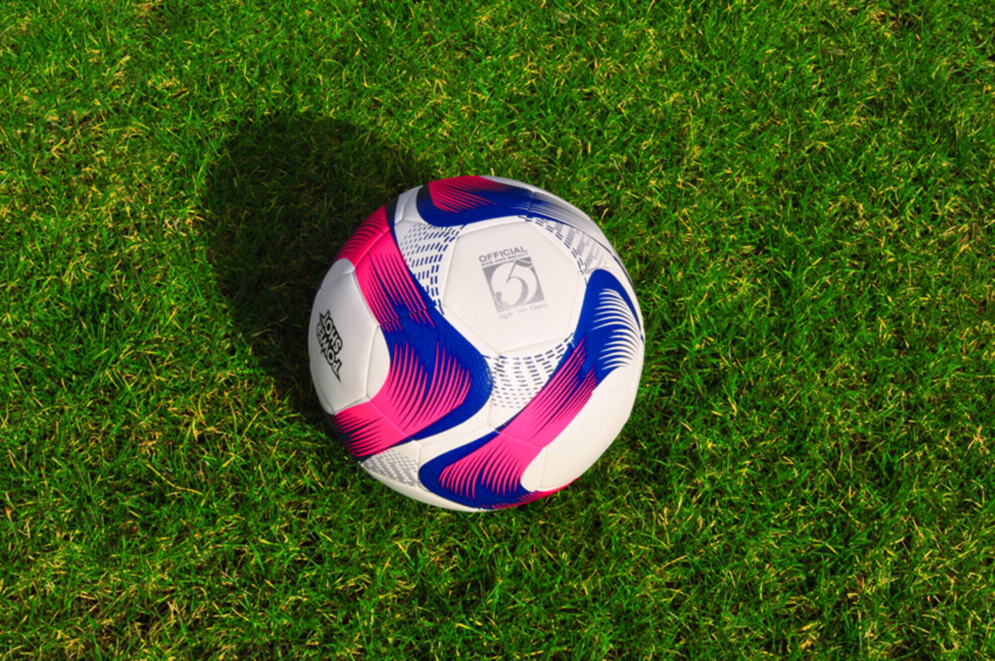 Bola de futebol powershot rosa e azul