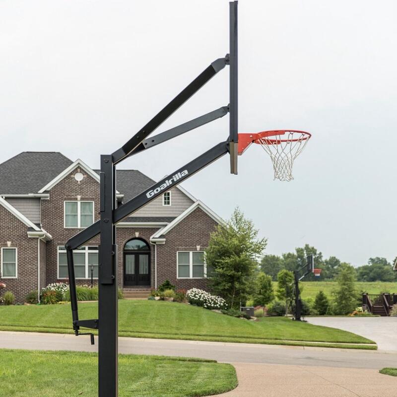 Ce panier de basket-ball avec un panneau arrière extra-large est construit de ma