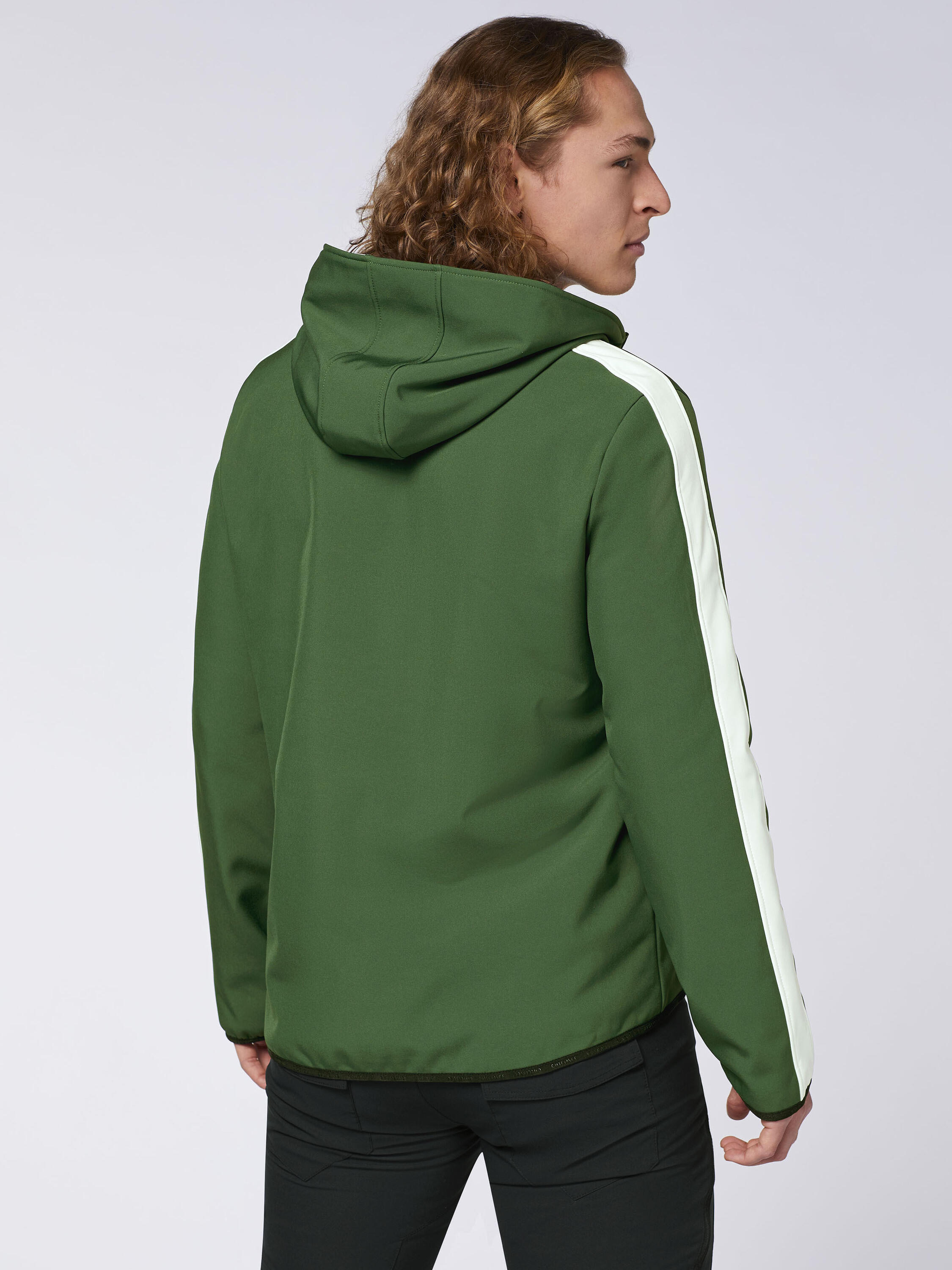 Softshell-Jacke mit Blockstreifen und Retro-Patch 4/7