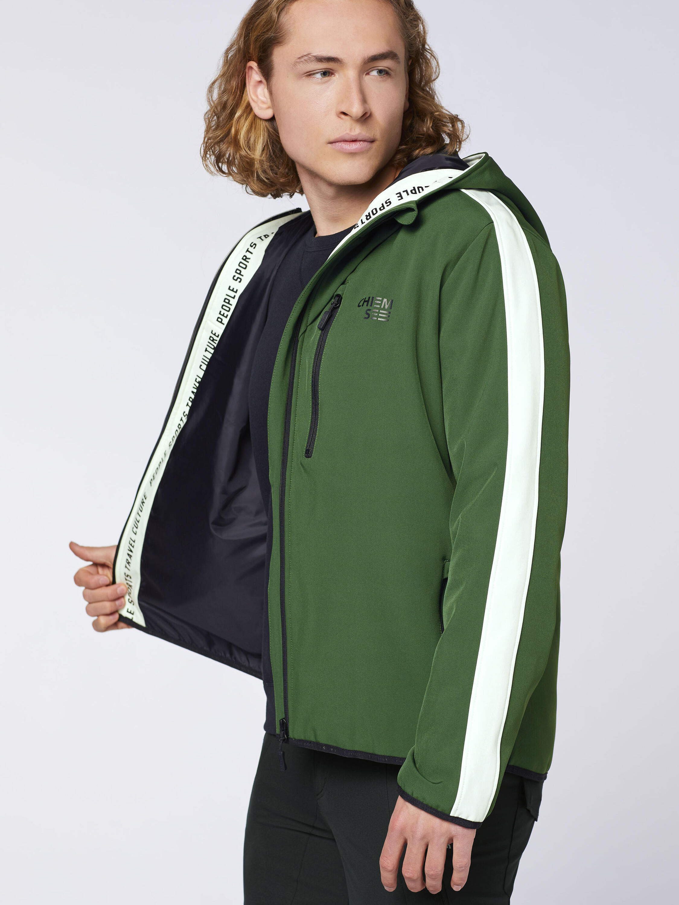 Softshell-Jacke mit Blockstreifen und Retro-Patch 6/7