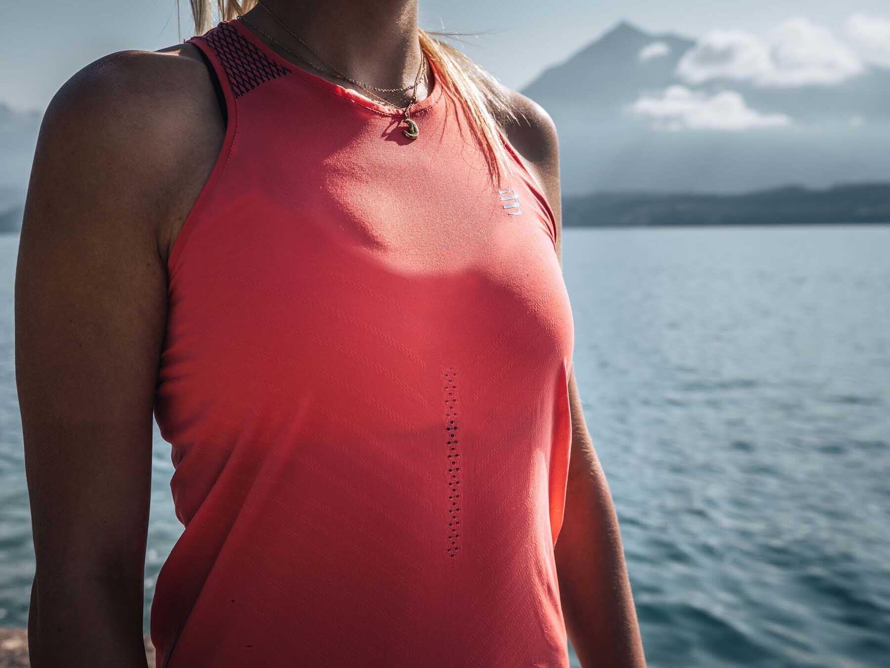 Performance Singlet Woman Compressport débardeur running rouge 4/7