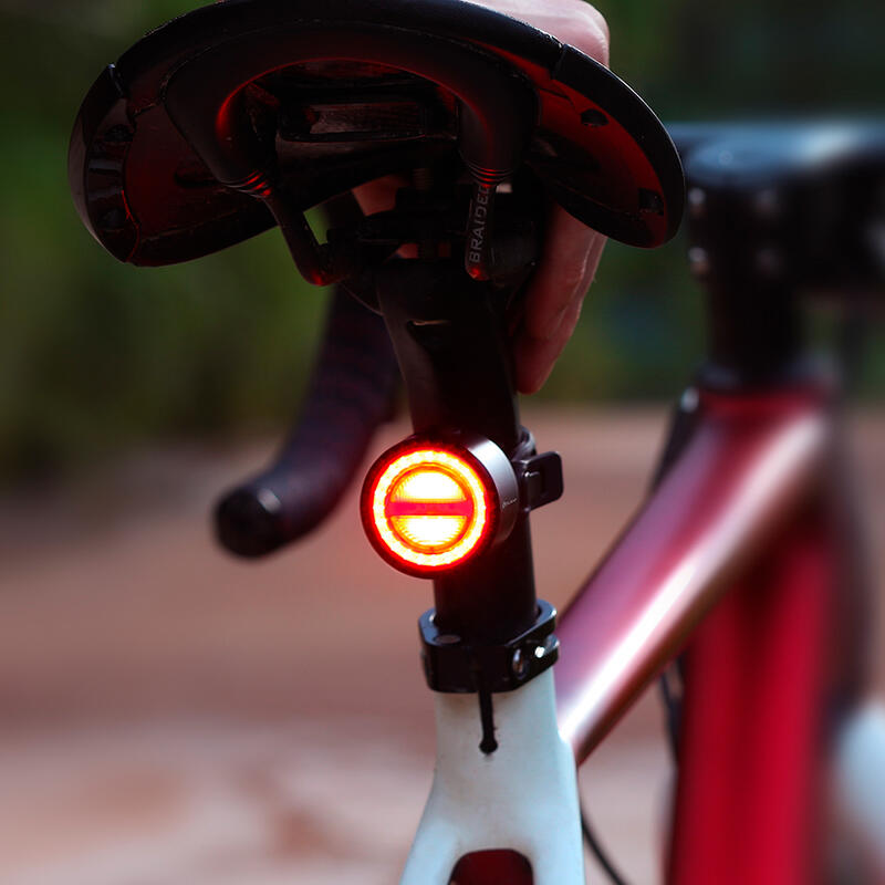 Luz roja trasera recargable de bicicleta BS 100 Olight