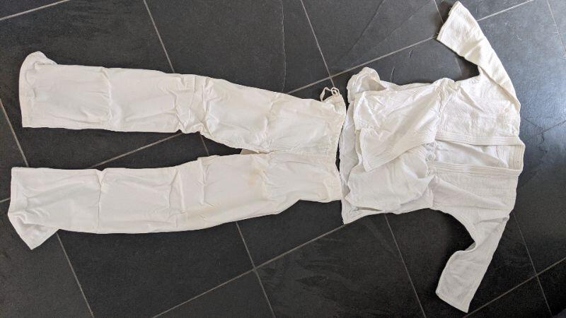 Tussen Particulieren - Capoeira pak - set van broek en shirt 1/1