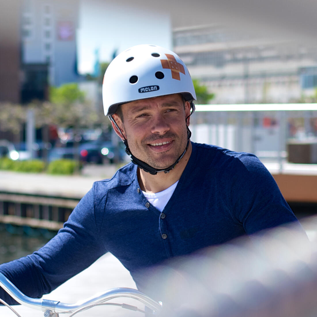 Melon  White Plasterouge helmet