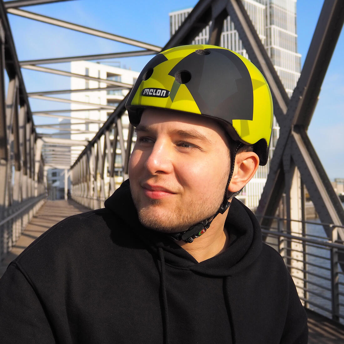 Melon  Bumblebee helmet