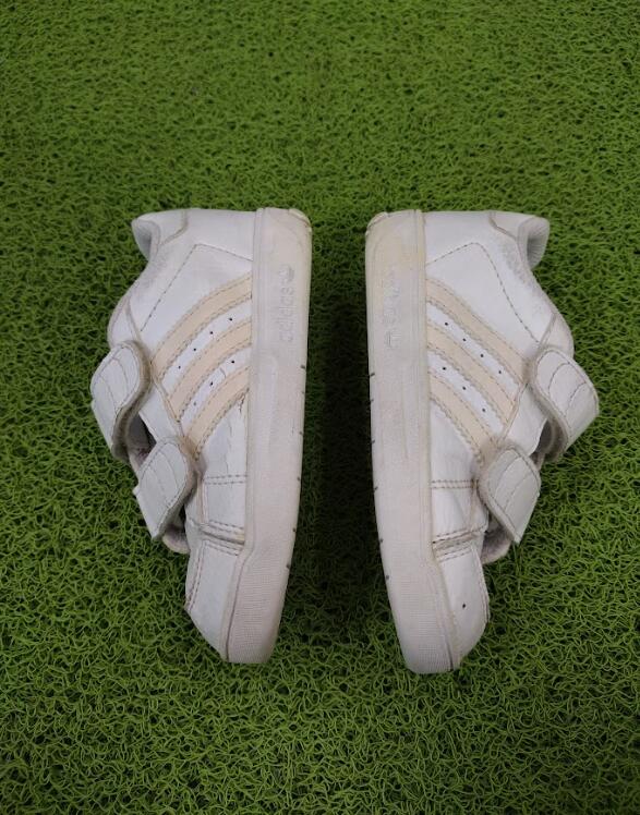 CALÇADO ADIDAS BRANCO 24 - SEGUNDA VIDA: SATISFATÓRIO/ACEITÁVEL 2/4
