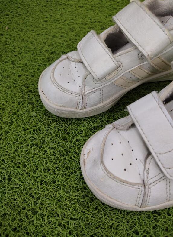 CALÇADO ADIDAS BRANCO 24 - SEGUNDA VIDA: SATISFATÓRIO/ACEITÁVEL 3/4