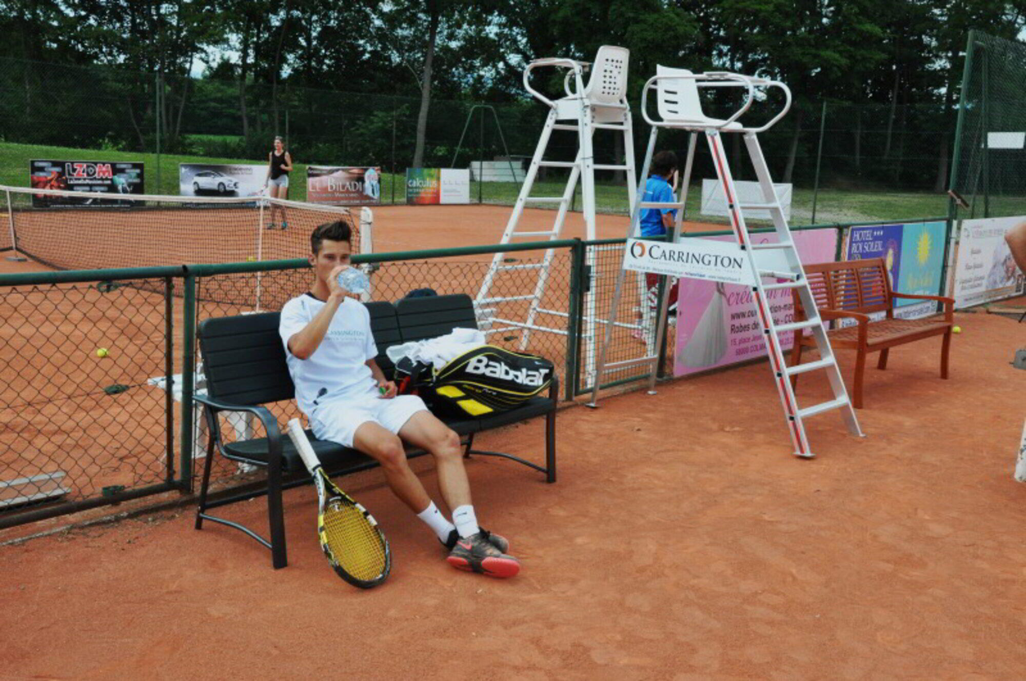 Langlebige und wetterfeste Tennisplatzbank 1,60m. 4/7