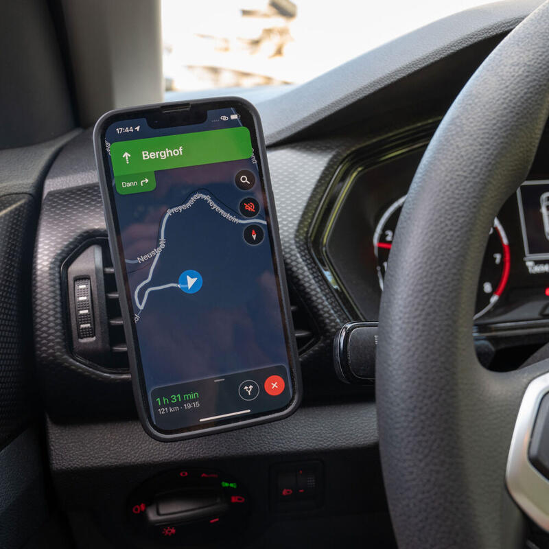 Držák na telefon do auta s ventilací a nabíječkou v balení SP Connect SPC+