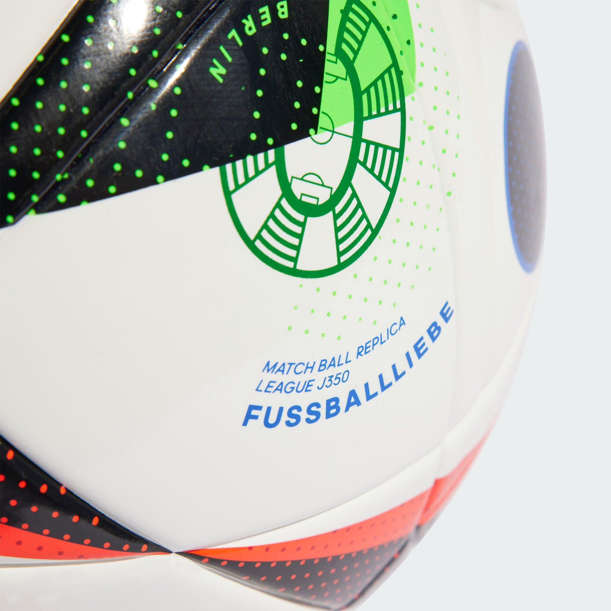 Pallone della Lega Fussballliebe per bambini