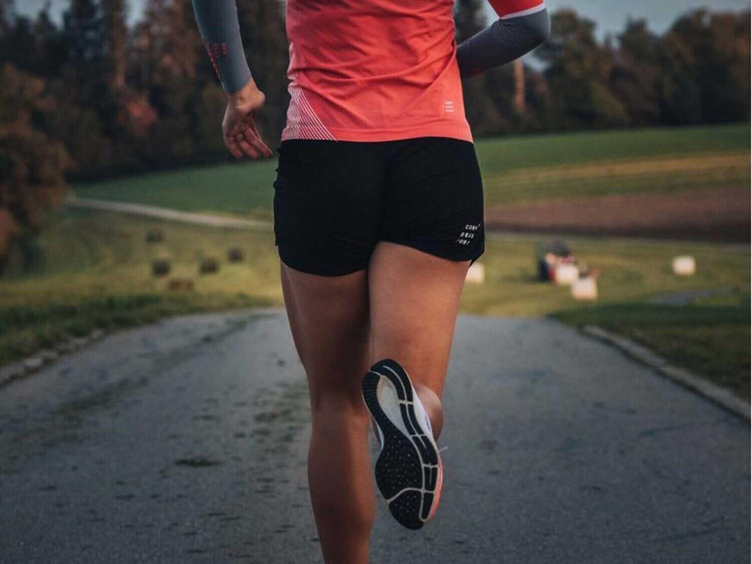 Surshort Performance Compressport Femme S respirant polyester 5/7