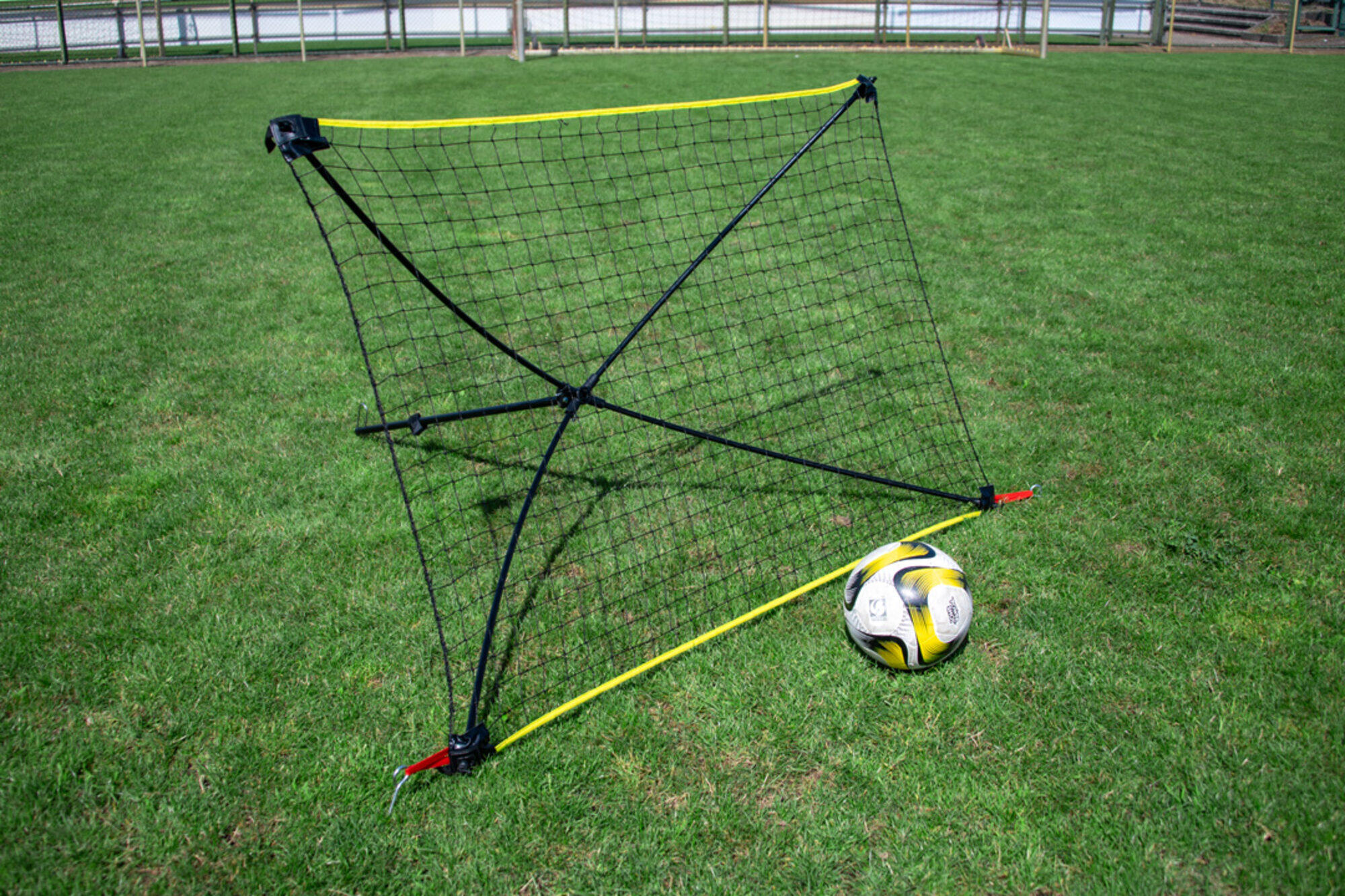 SMONTER Rebounder But De Football – 5 Angles Réglables, Filet 100x100 Cm, Pliable, Portable