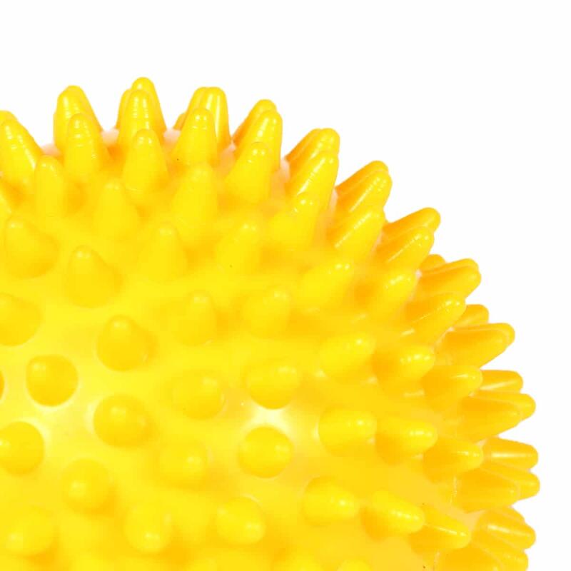 Massageball mit harten Noppen für die Muskeltherapie
