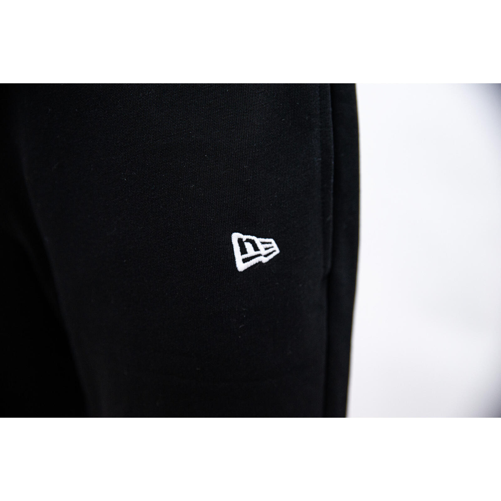 Un pantalon New Era Essential, Noir, Hommes 4/5