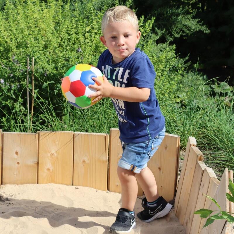 Softball für Kinder, Ø 18 cm, im bunten Fußballdesign, extra weich