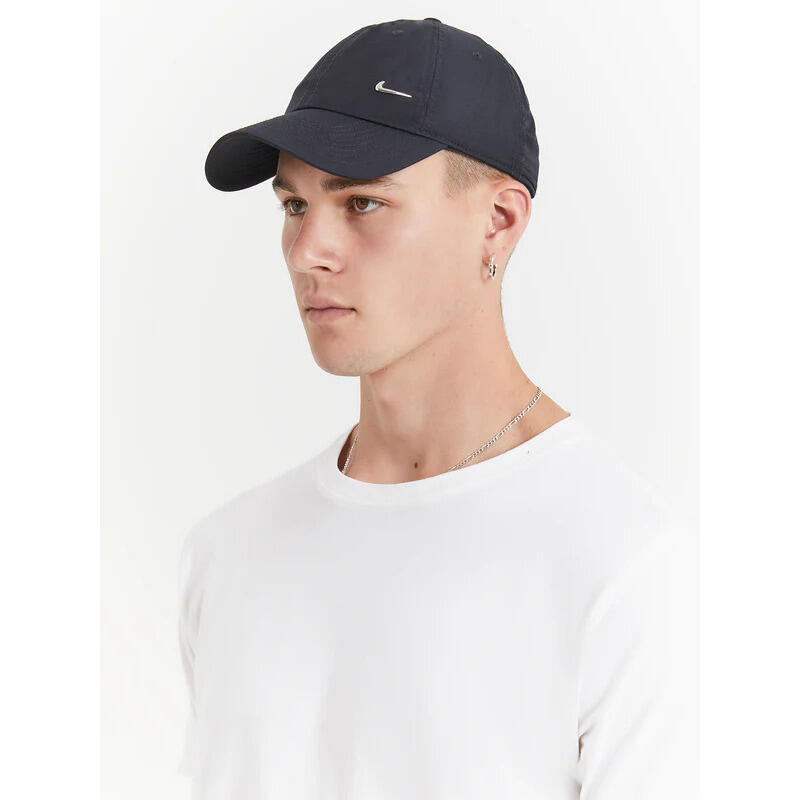 NIKE Dri-FIT Club Unstrukturierte Metall-Swoosh-Cap