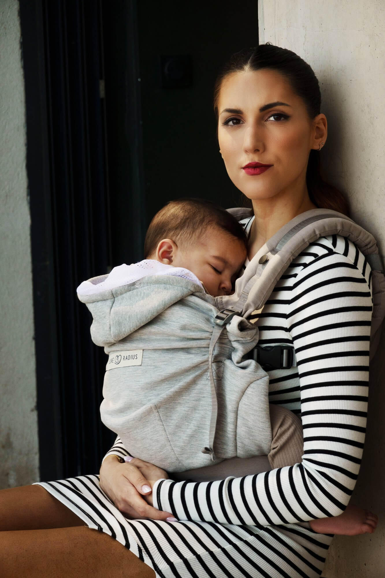 Porte-bébé HoodieCarrier 2 - Gris Athlétique 5/5