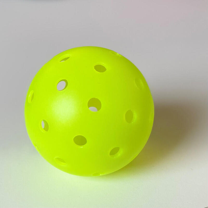 Pickleballball mit einer grünen Einheit