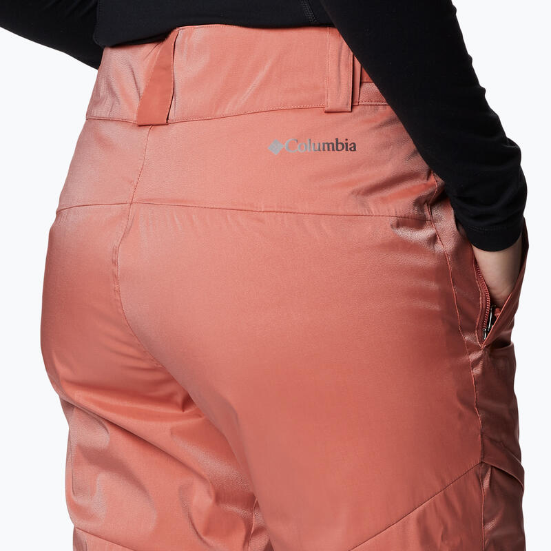 Pantalones de esquí de las mujeres Columbia Kick Turner aislado