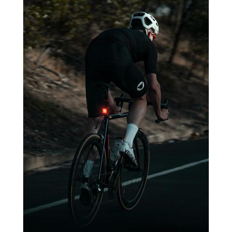 Lampa rowerowa tylna Knog Blinder Skull