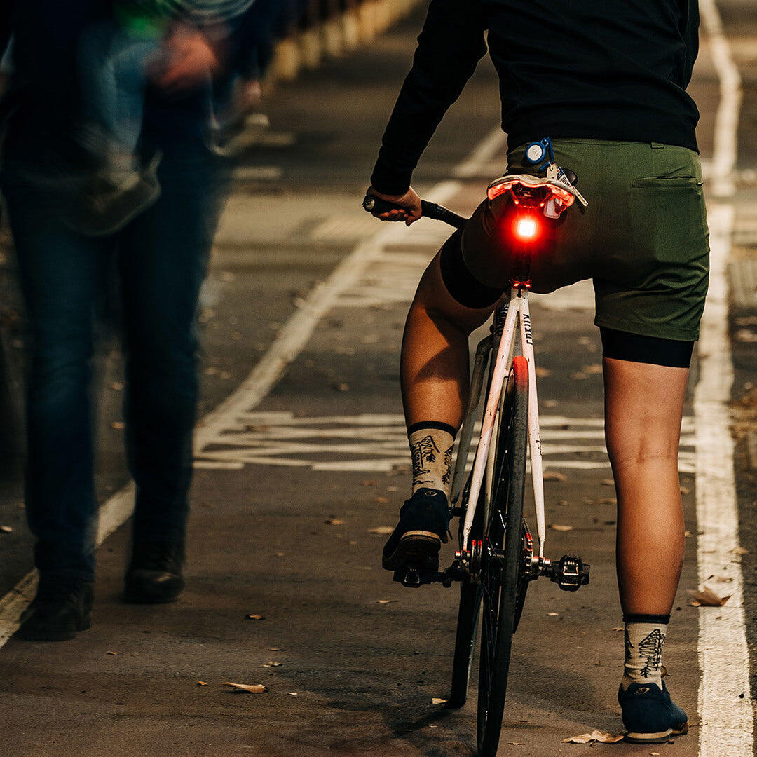Feu arrière de vélo Knog Blinder Mini Skull 3/5