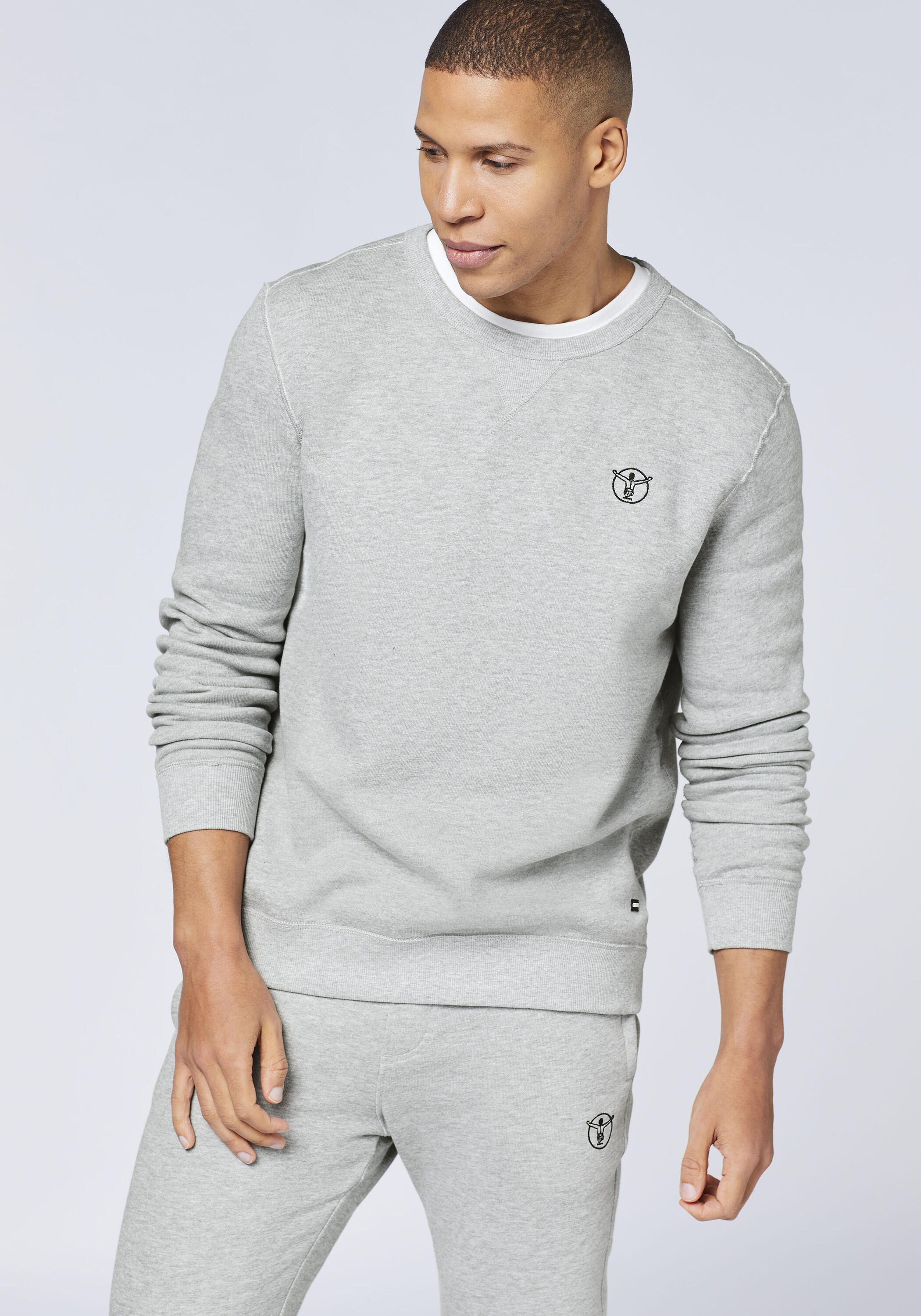 Sweater im Basic-Look mit Logo-Motiv 6/7
