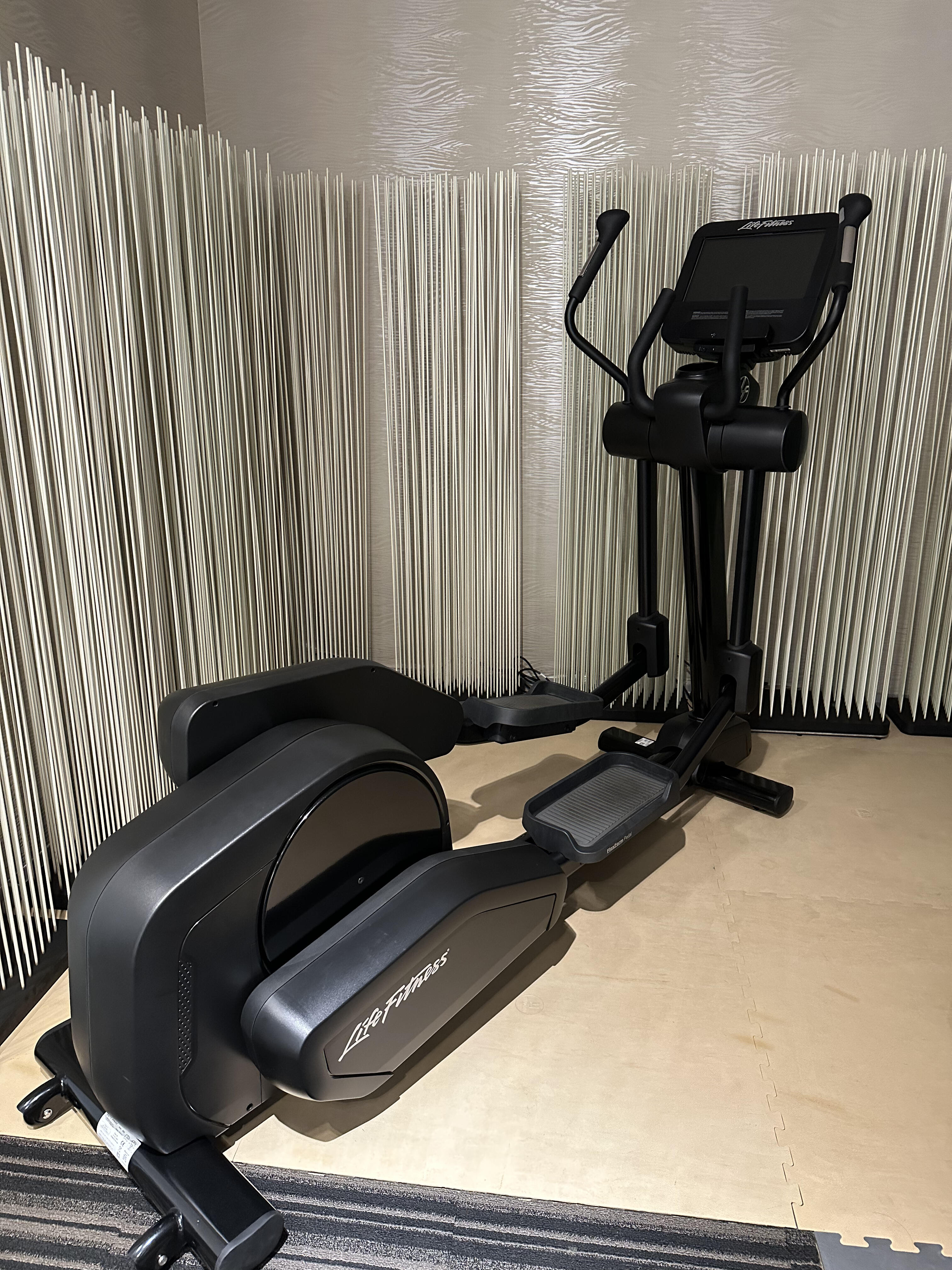 Used Life Fitness Integrity SE3HD Cross Trainer