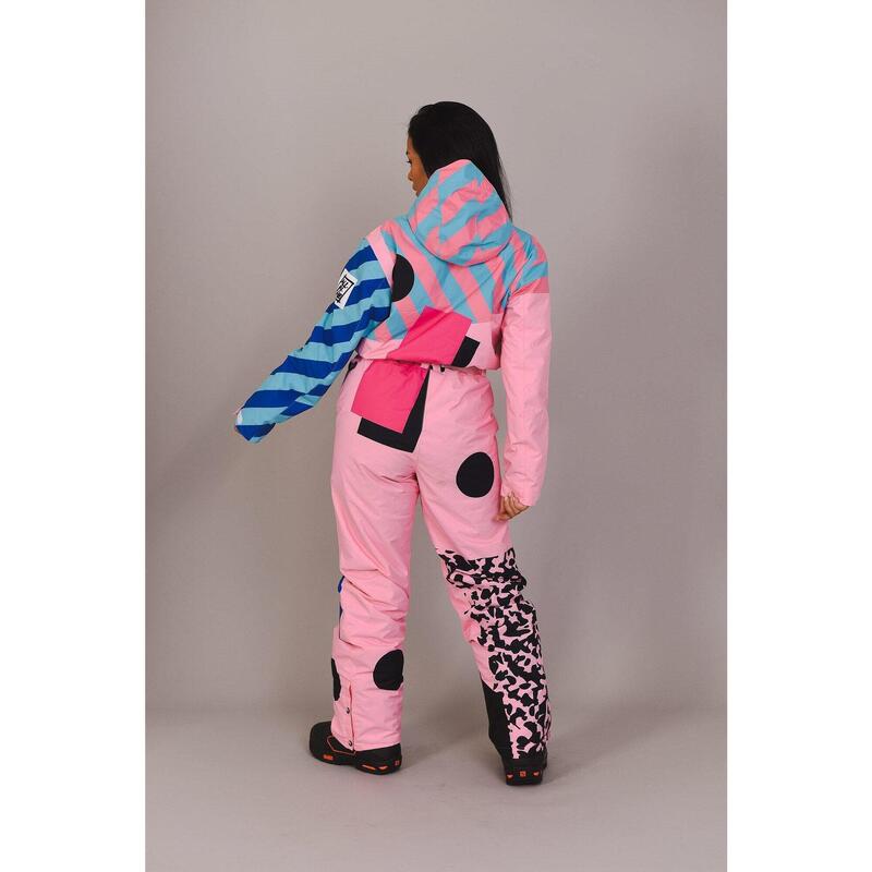 Penfold im rosa Skianzug – gebogen für Damen