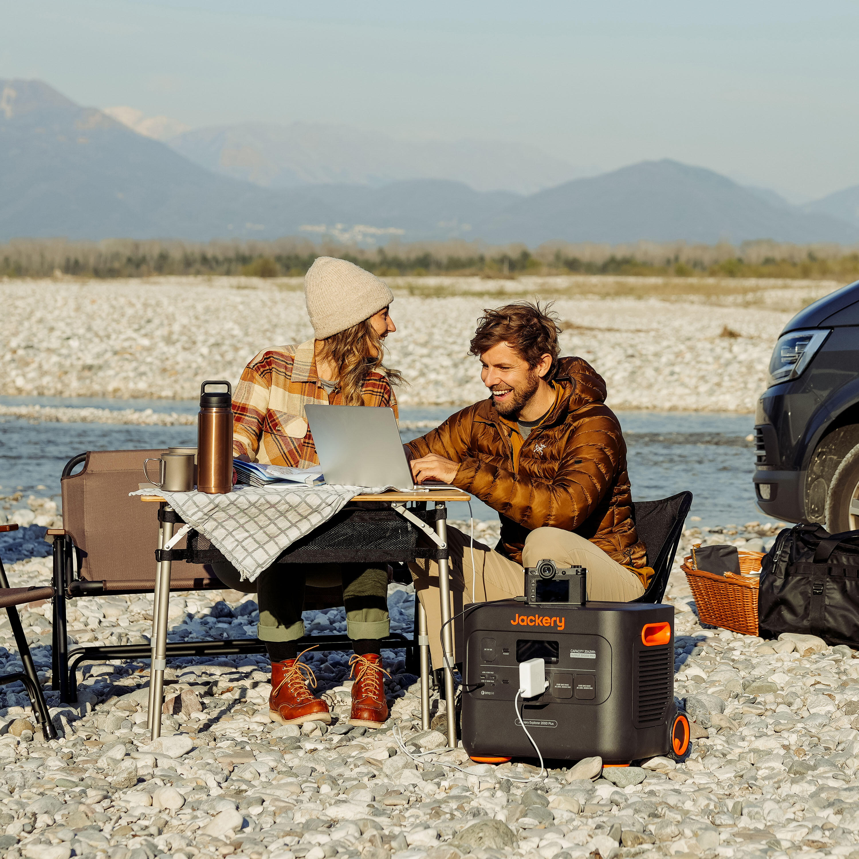 Jackery Explorer 2000 Plus Powerstation 2/5