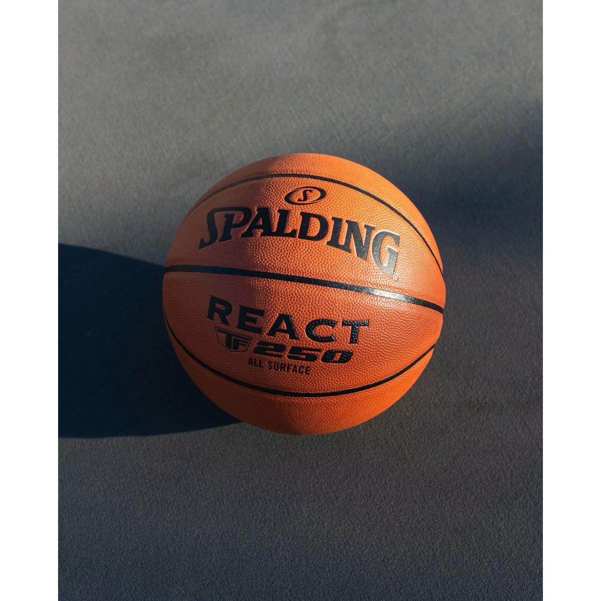 Ballon de basket React FIBA TF 250 4/4