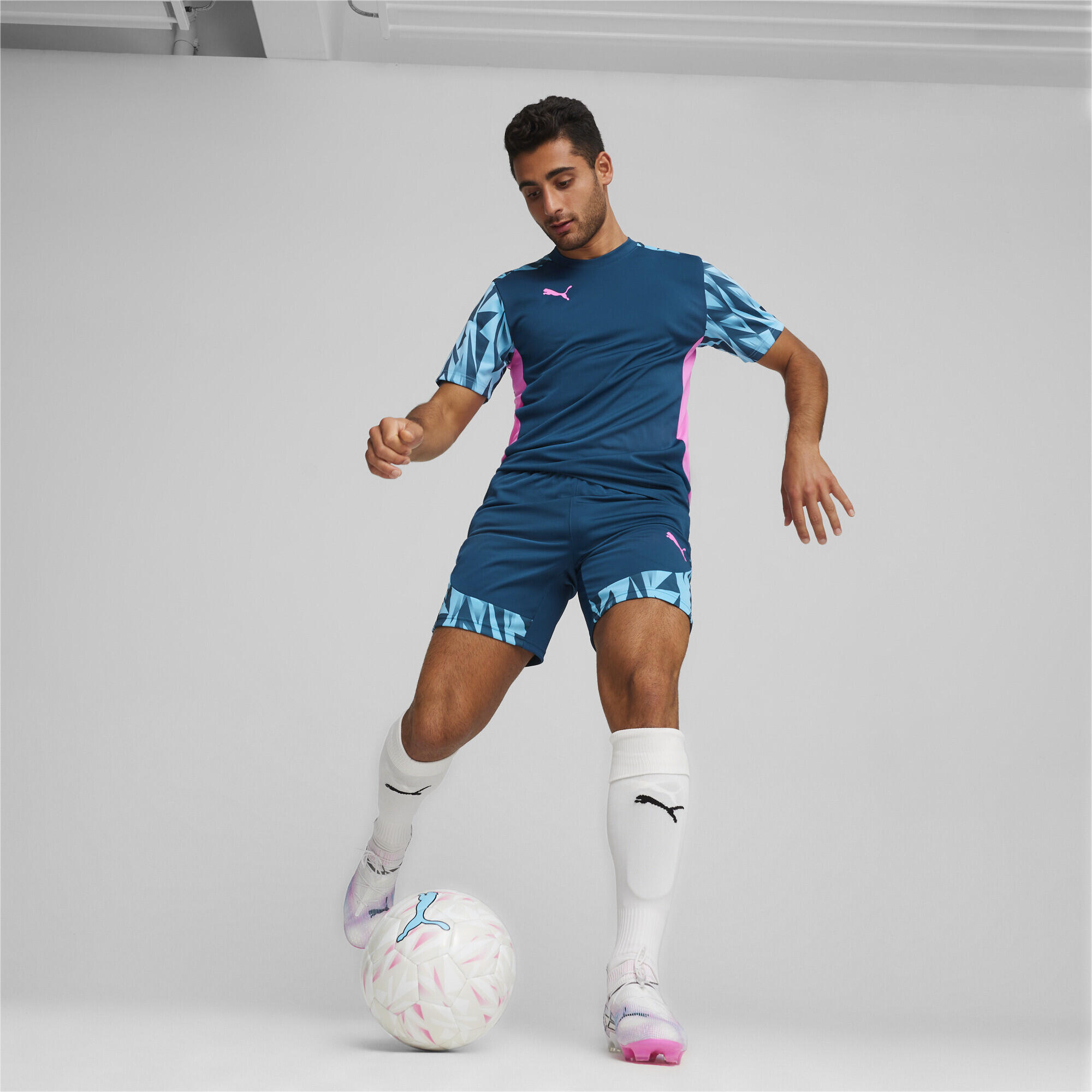 Scarpe da calcio FUTURE 7 ULTIMATE FG/AG PUMA White Black Poison Pink 3/7