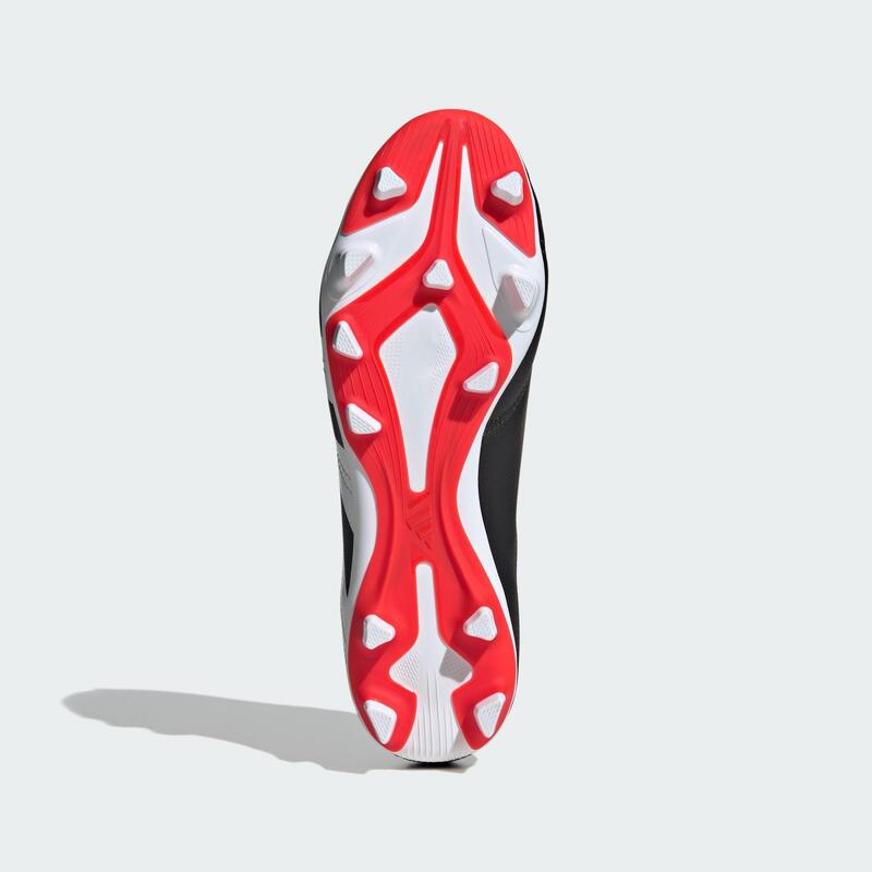 Bota de fútbol Predator Club versátil