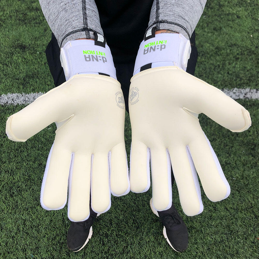 GG:LAB I:NTRON FINGER PROTECTION Junior Goalkeeper Gloves 3/4