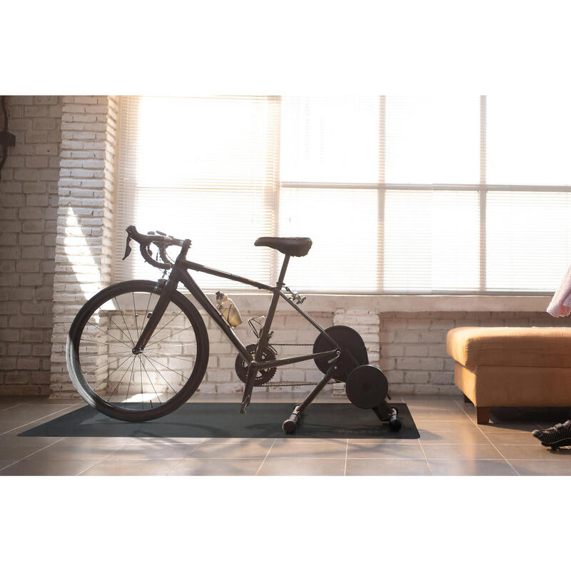 Cycling mat. Esterilla para rodillo diseñada para rodar horas en casa