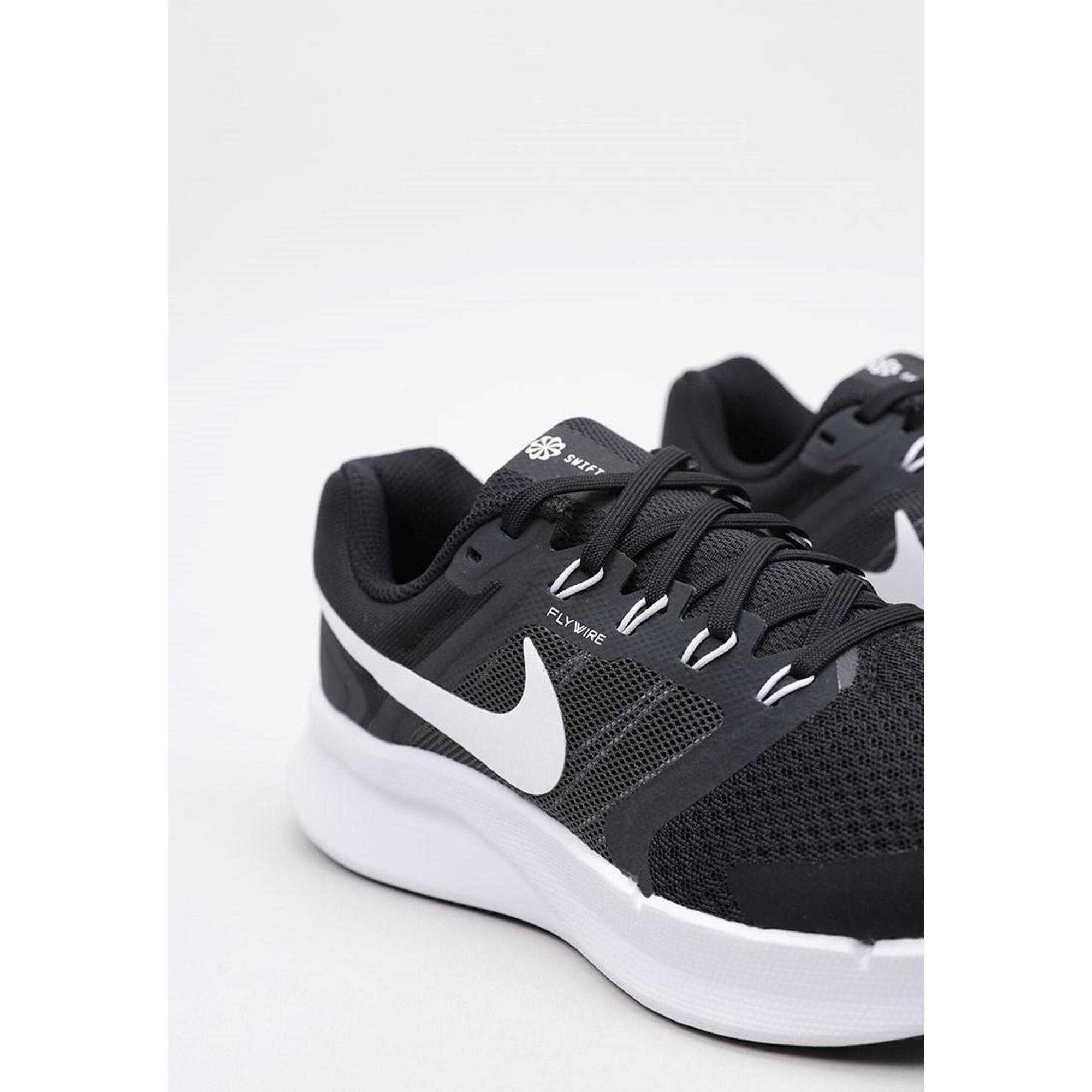 Nike run swift negro hotsell