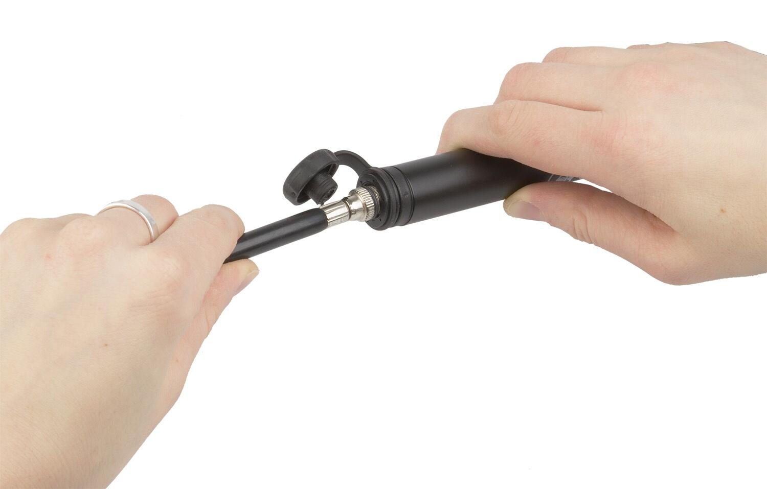 Pompe mini M-WAVE Flex Tube aluminium noire 3/3
