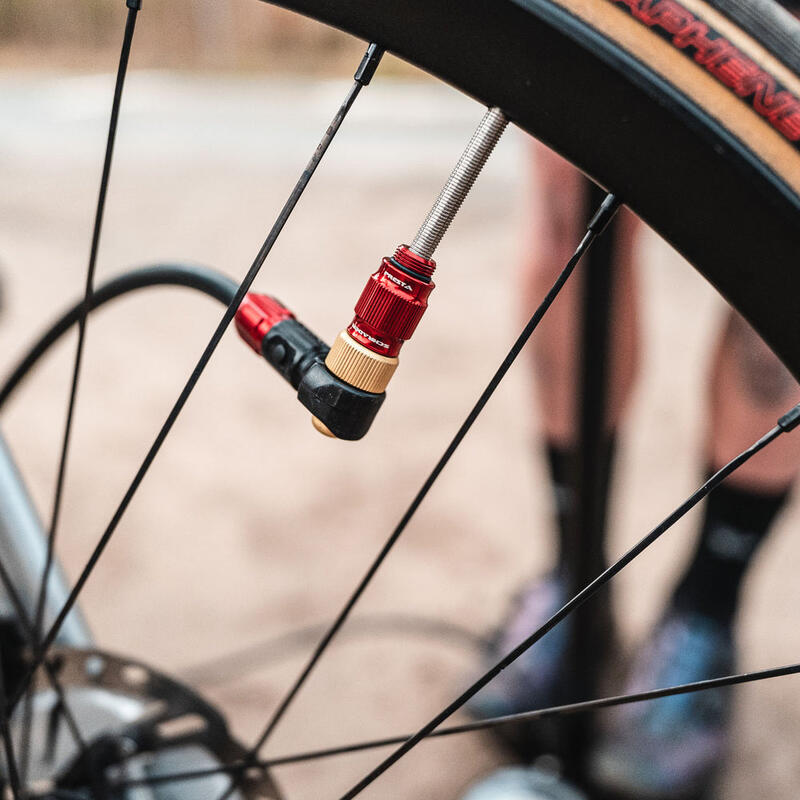 Lezyne Classic HP Floor Drive 63.5 cm, negru metalic.